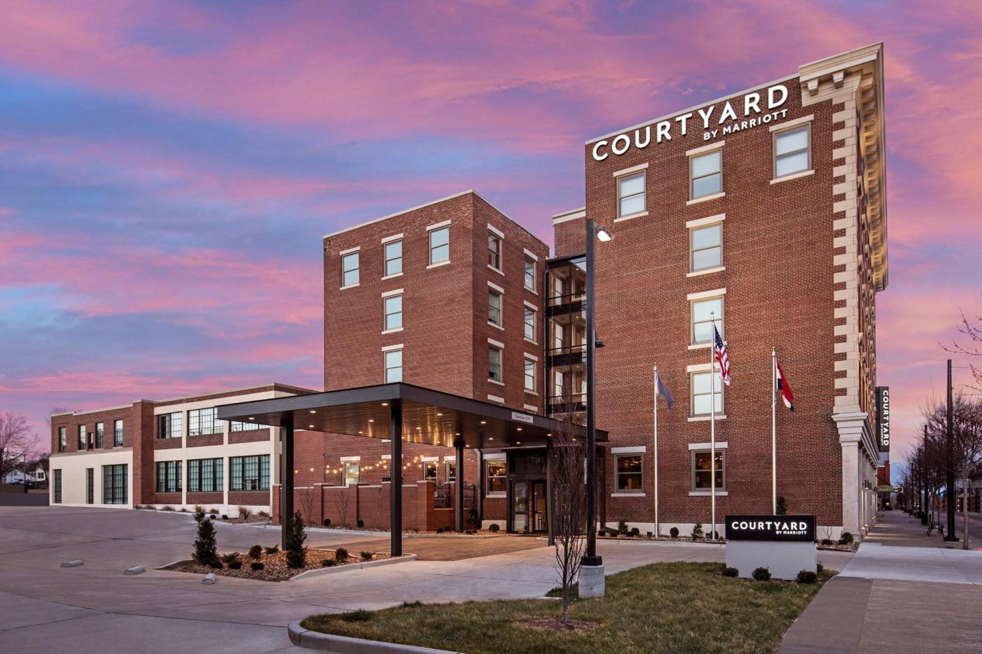 Готель Courtyard By Marriott Cape Girardeau Downtown Екстер'єр фото
